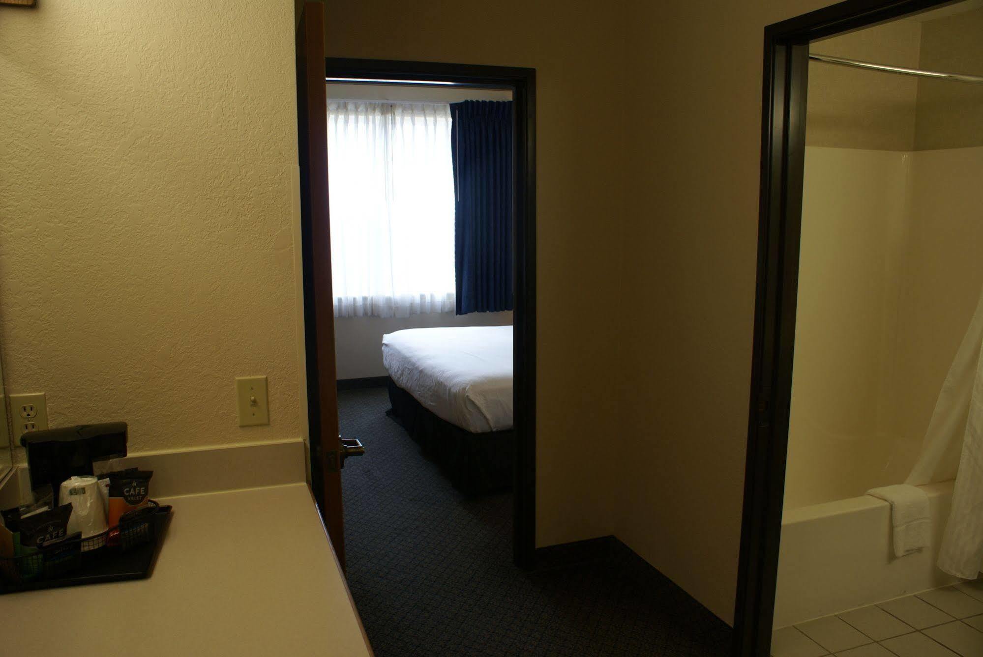 Country Inn & Suites By Radisson, Lansing, Mi Exterior foto
